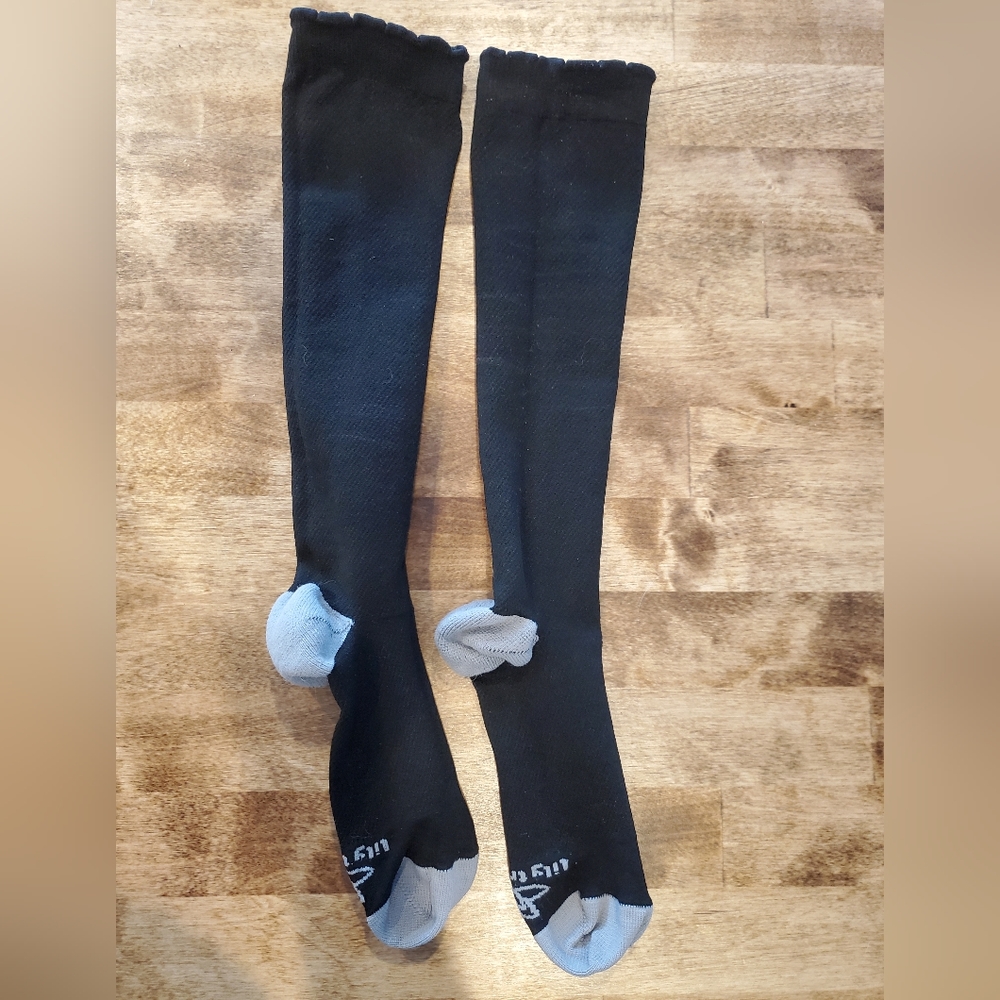 Lily Trotters running black small med compression socks like new